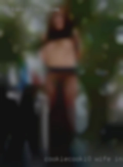 CookieCooki0 wife in need of black cock