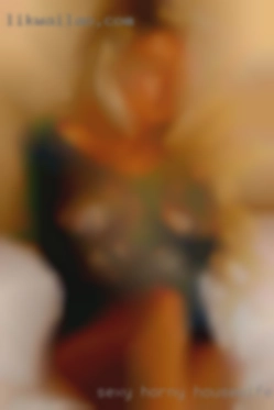 sexy horny housewife looking for casual fun